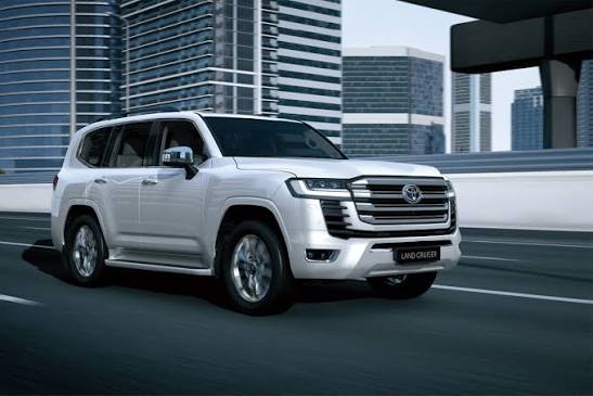 Toyota LandCruiser 300 Series wagon in white